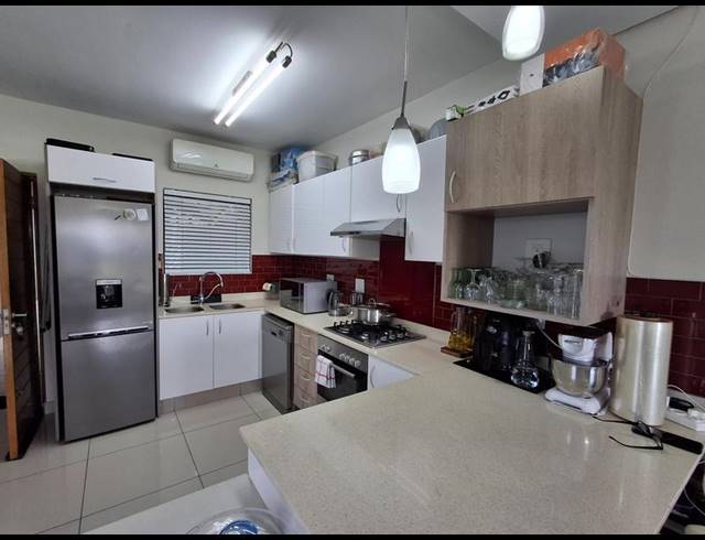 2 BEDROOM APARTMENT FOR SALE IN UMHLANGA RIDGE